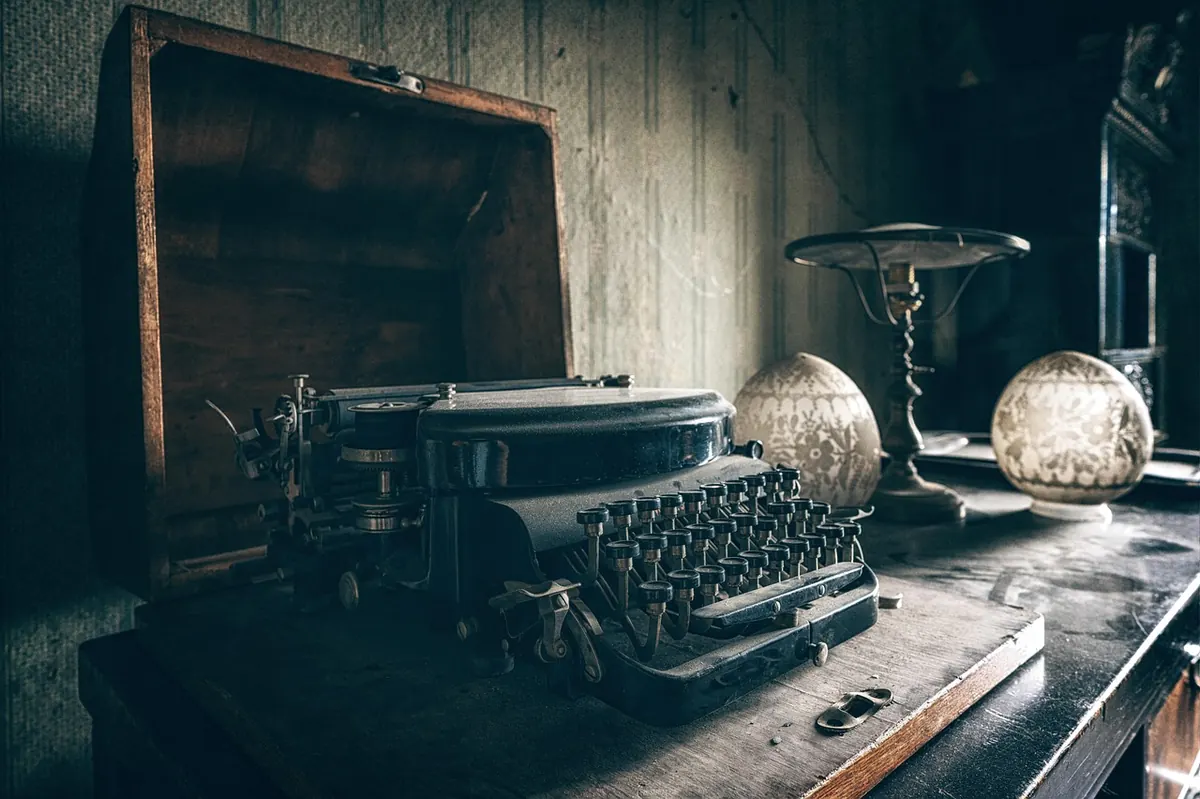 Poetry vs. Prose: Key Differences and When to Use Each